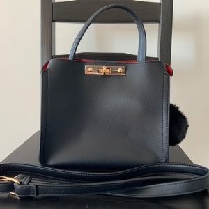 Vivian Classic Crossbody Bag - black